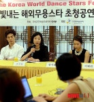 질문 답하는 조주현 교수