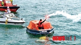 제때 편 구명정, 화재발생 어선 선원 12명 전원 구조