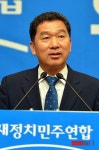 인사말하는 신정훈 의원