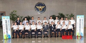 부산지방경찰청에서 기념촬영하는 이성보 국민권익위원장