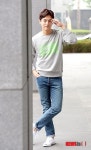 포즈 취하는 권율