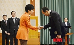 추경호 국무조정실장에게 임명장 수여하는 박 대통령