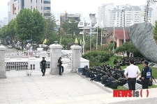 도청 진입 봉쇄 하라