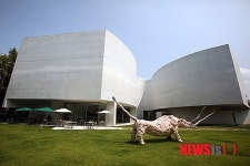 책 가지고 놀기, 이게 되네…파주출판도시 여행