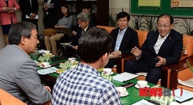 독립문 초등학교 찾은 황우여 장관