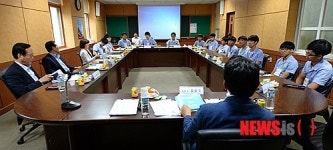 고대부고 학생들과 대화나누는 교육위원들