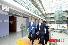 자사고 기숙사시설 둘러보는 교육위원들