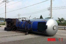 김제 LPG 충전소서 30t탱크로리 넘어져