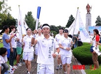 여수 이순신 장군 동상 앞 성화