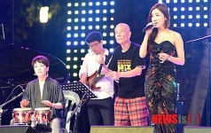 열정적인 재즈공연 펼치는 유복성, 고아라