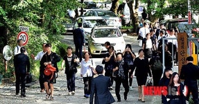 장례식 마치고 안성 금수원 나서는 구원파 신도들