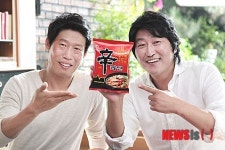 농심, 신라면 광고모델에 배우 송강호·유해진 발탁