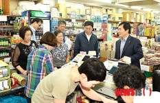 윤상직 장관, 세종전통시장 방문