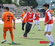 친선경기 하는 조희연 교육감