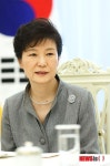 로이터와 인터뷰하는 박근혜 대통령