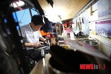 전국 유일의 대구 향촌동 수제화 골목, 부활의 날개