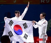 [인천AG]태극기 든 두 검객