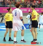 [인천AG]경기 진행하는 여성심판