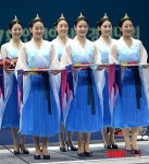 [인천AG]시상식 기다리는 도우미들