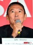 인사말 하는 도제 니우 감독