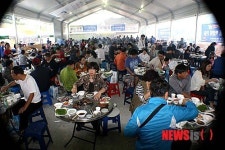 횡성한우축제…관광객들로 가득찬 셀프식당