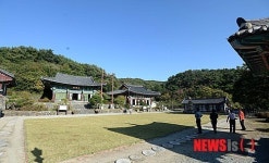 비암사 찾은 취재진들