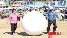 게임 즐기는 어르신들