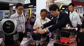 트로이 살펴보는 바이어들