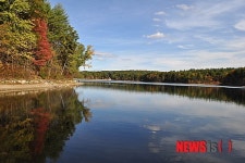 ‘쏘로우의 월든에서 법정스님을 만나다’…북쪽에서 바라본 월든호수 정경
