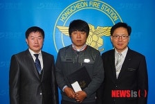 홍천 화재진압 유공 집배원 소방서장 표창