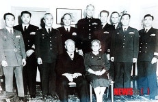 진해 별장서 성탄절 맞은 이승만 전 대통령 내외