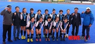 투혼의 은메달 따낸 제천상고 여자하키팀