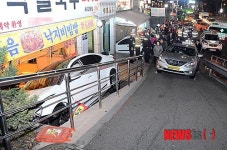 차량 추월하려다 발생한 교통사고