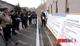 고도정수시스템 설명하는 이동호 단장