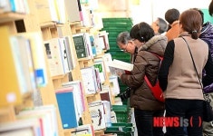 북 페스티벌 다양한 책이 가득