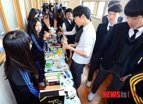 학우 돕기 전교생 참여 바자회