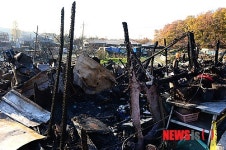 화마에 폐허로 변해버린 구룡마을