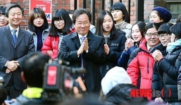 수험생 격려하는 부산교육감