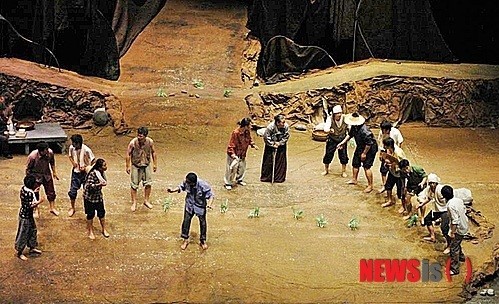 바다 아리랑 공연 프랑스에서의 감동적 순간과 문화 교류의 의미 관련 사진