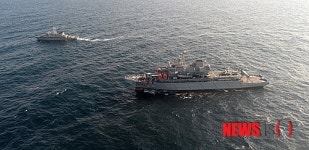 협동작전 항해 시연하는 통영함-옹진함