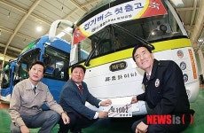 전기버스 첫 출고