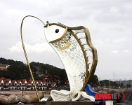 부산 임랑항에 풍어 기원 낚시등대 설치