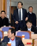 강의실 들어서는 김무성 대표
