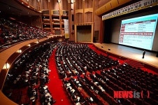 강연 경청하는 학부모들