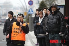 전공노 강원지부 거리행진 바라보는 시민들