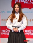 강혜정, 공손한 포즈