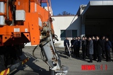 한국도로공사 수원지사 제설장비 현장점검하는 박인용 장관
