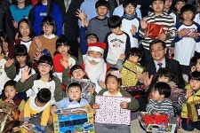 성탄절을 맞아 정읍애육원을 방문한 김생기 정읍시장