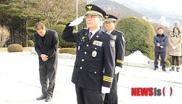 정해룡 강원경찰청장, 태백 산업전사위령탑 참배