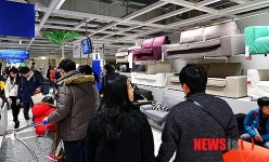 고객들로 발디딜틈 없는 이케아 광명점